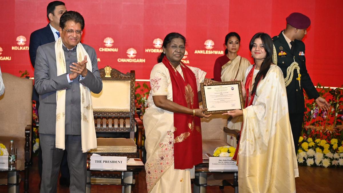 need-to-further-expand-footwear-business-to-boost-exports:-president-murmu