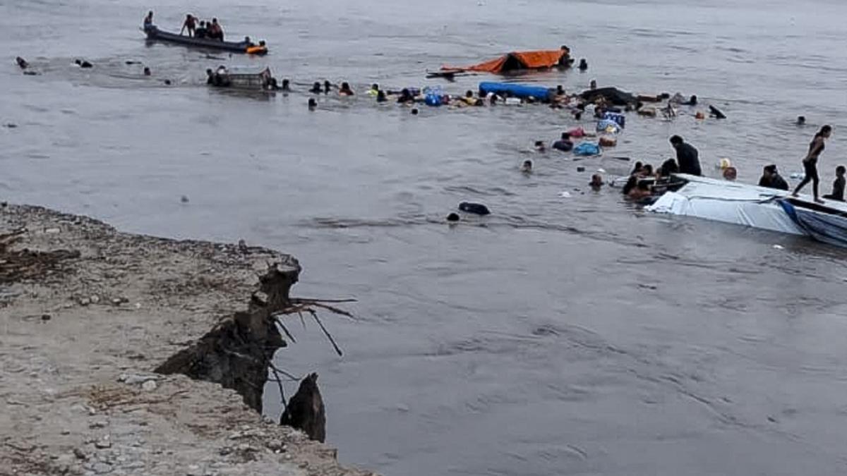 12-dead,-dozens-missing-as-landslide-submerges-boats-in-peru-port