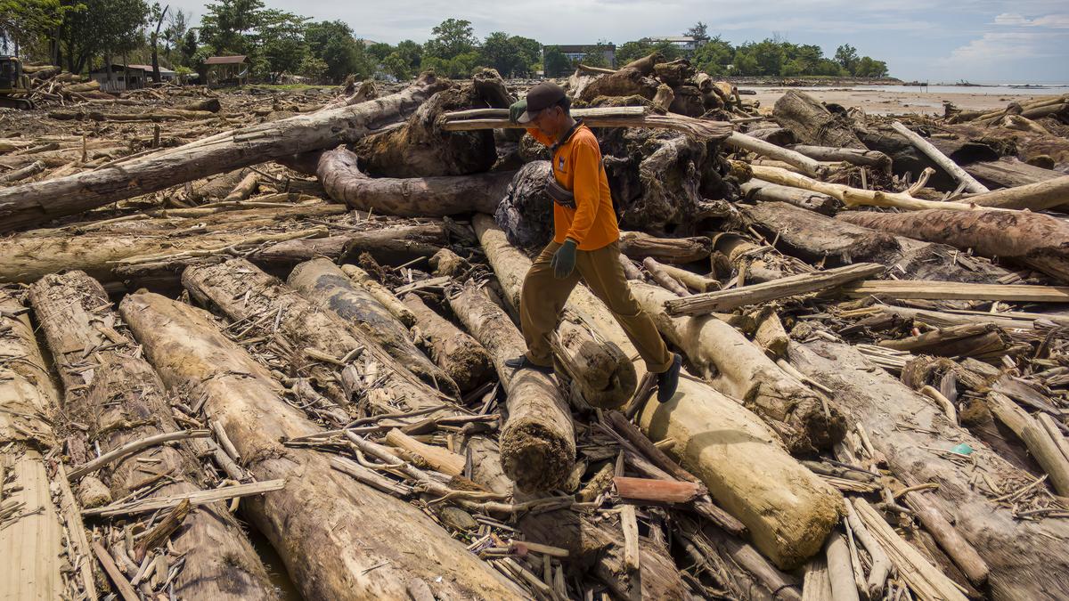 over-1,200-dead-from-floods-in-indonesia,-sri-lanka,-thailand-as-rescue-efforts-intensify