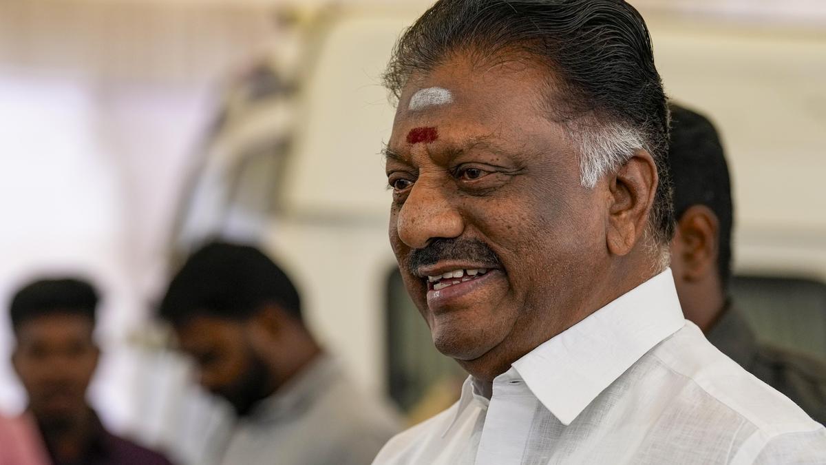 panneerselvam-meets-amit-shah-amid-talk-of-his-return-to-the-bjps-fold