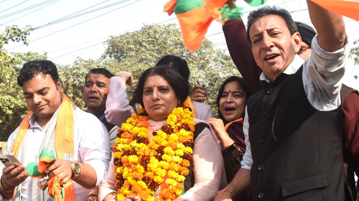 bjp-wins-7-wards,-aapsecures-3-in-mcd-bypolls