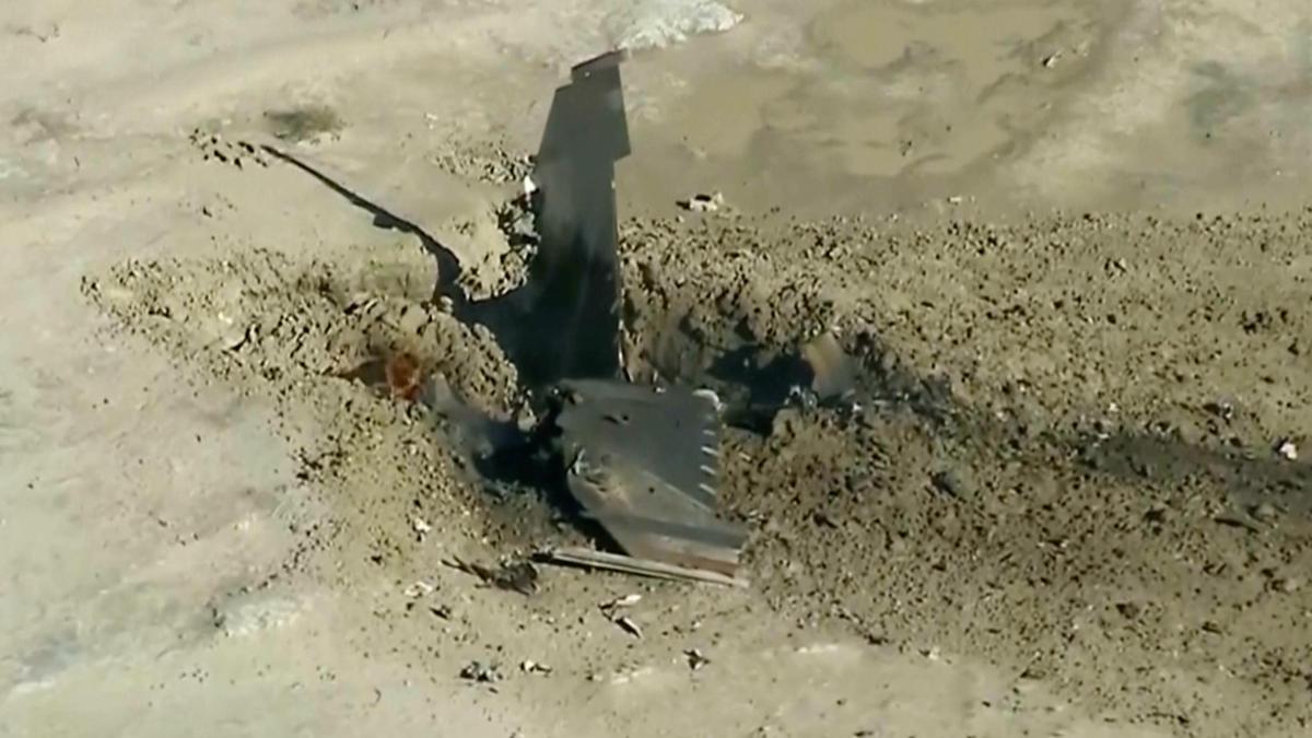 air-force-pilot-safely-ejects-before-f-16-fighter-jet-crashes-in-california-desert