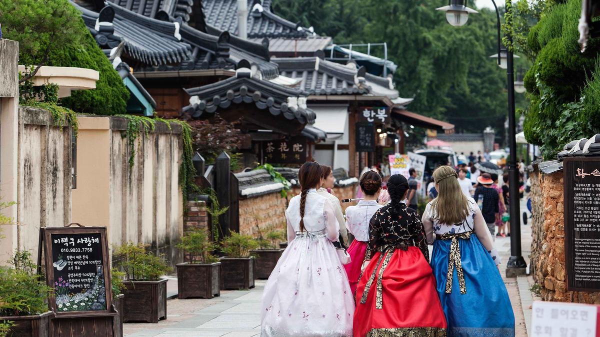travelling-to-south-korea?-here-is-our-guide-to-hanboks,-nature-trails-and-temple-cuisine