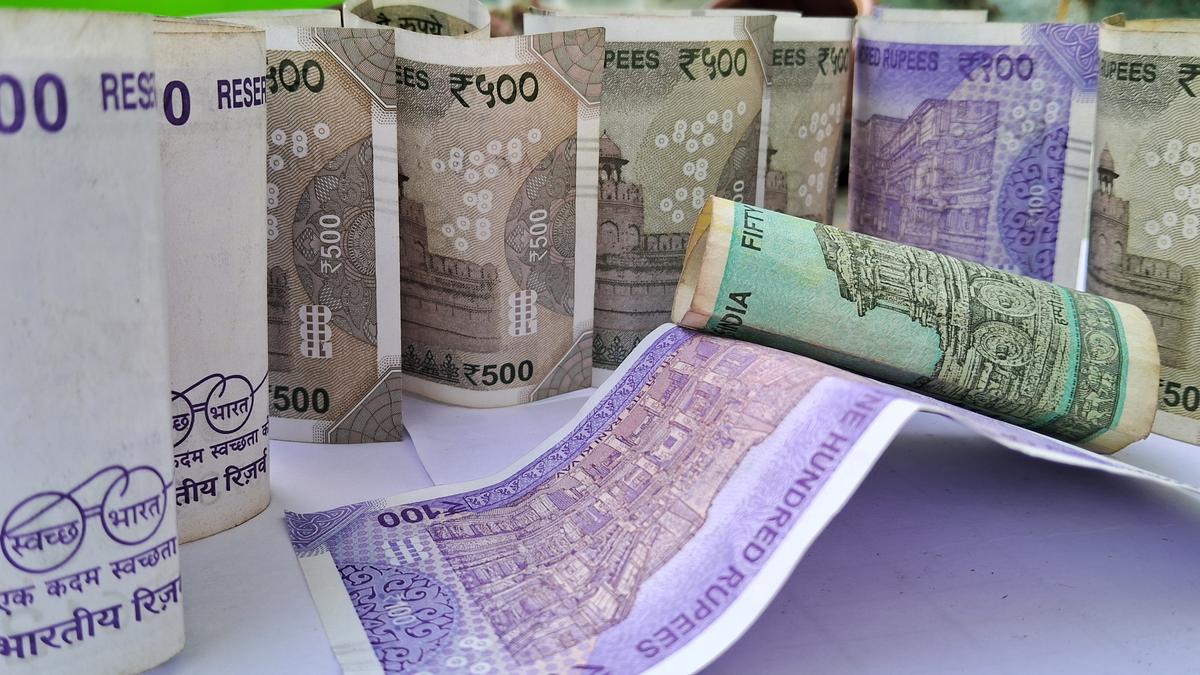 rbi-does-not-target-any-band-for-rupee,-allows-it-to-find-its-own-level,-says-governor-sanjay-malhotra