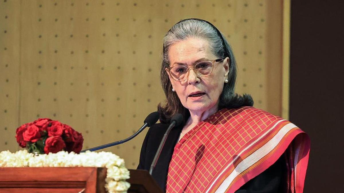 wishes-pour-in-as-sonia-gandhi-turns-79