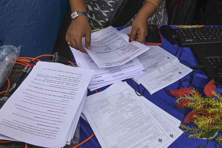 Uncollectable forms of ineligible voters in West Bengal crosses 57.5 lakhs, dead voters over 24 lakhs