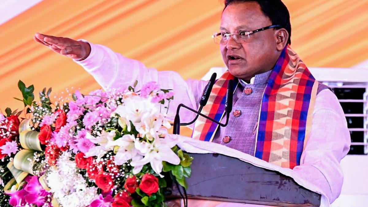 odisha-cm-gives-away-citizenship-certificates-to-35-persons-from-bangladesh