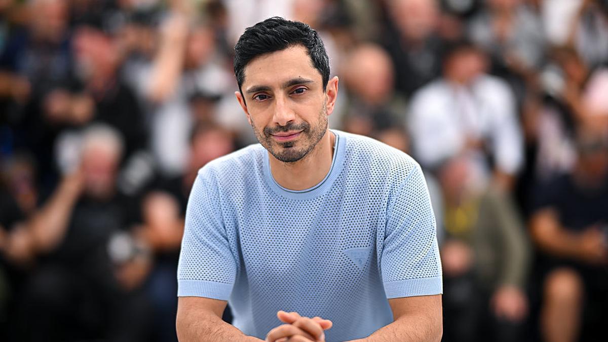 interview-|-riz-ahmed-weighs-in-on-making-hamlet-brown
