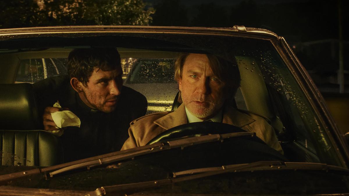 wake-up-dead-man-movie-review:-daniel-craig-presides-over-rian-johnsons-fabulous-whodunit