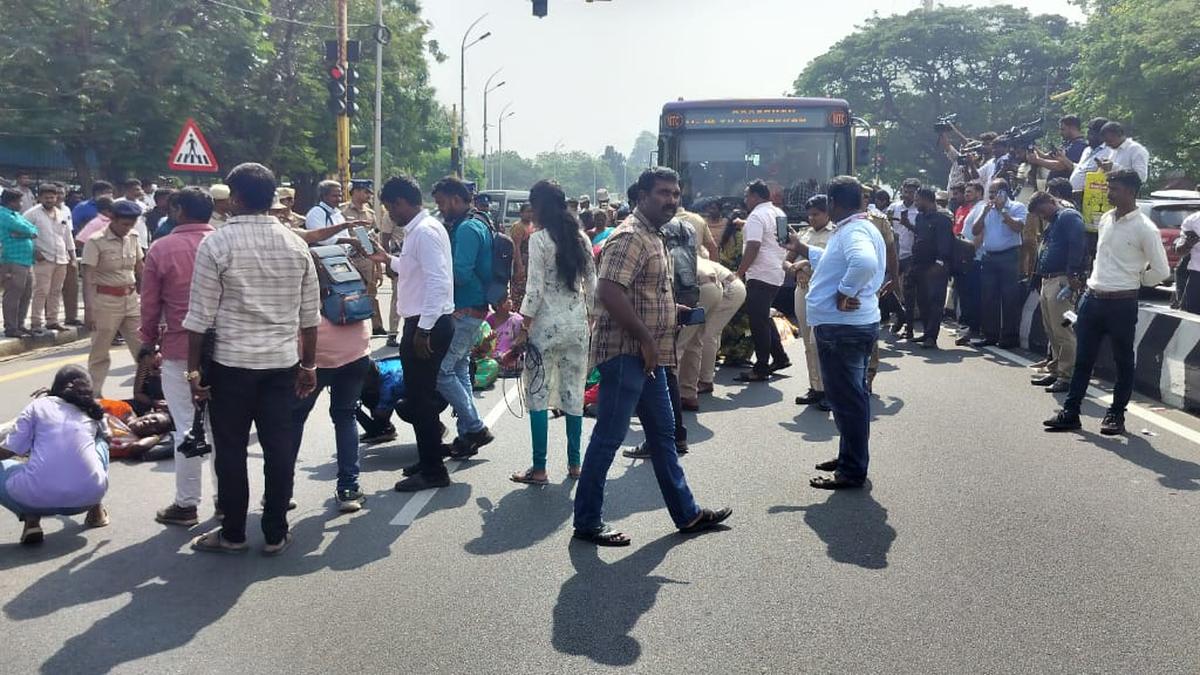 more-than400-protesting-sanitation-workers-detained-in-chennai