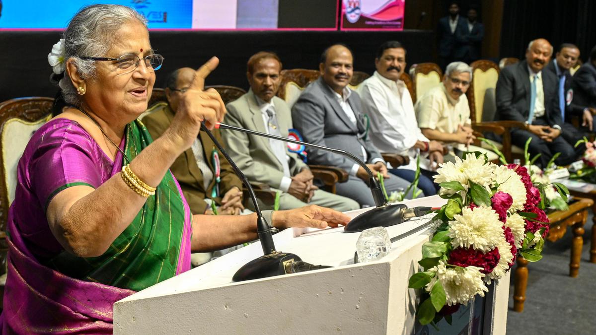 ethical-life-must-be-the-ultimate-goal,-says-sudha-murty-at-au-alumni-meet-2025