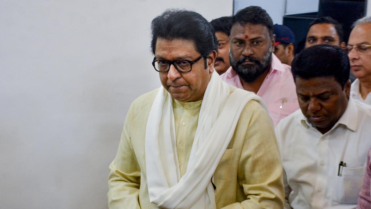 raj-thackeray-criticises-cm-fadnavis-over-rise-in-child-abduction-cases-in-maharashtra