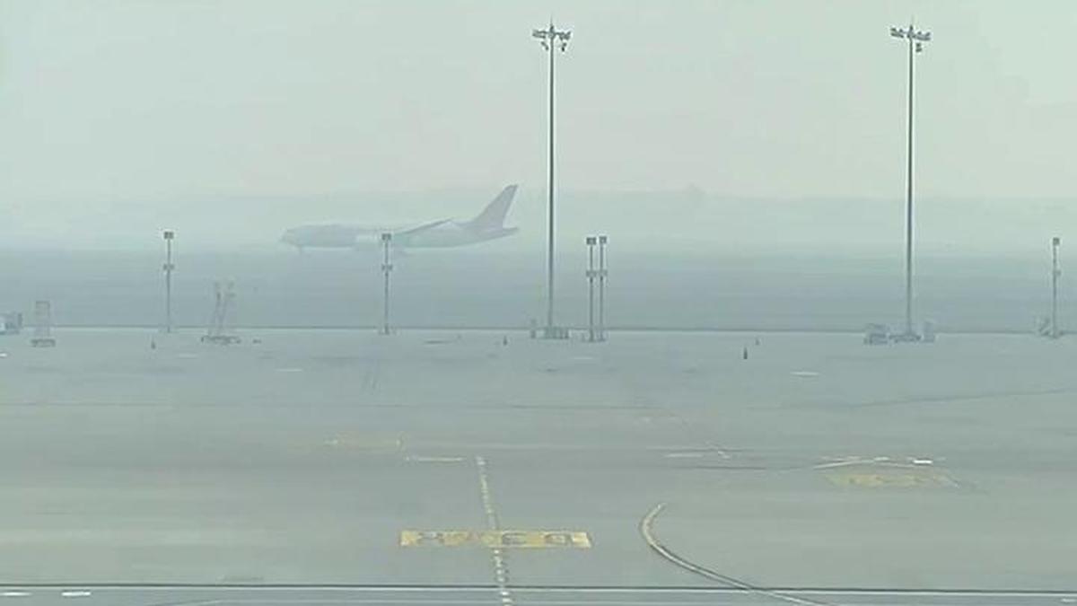 four-flights-cancelled-at-hyderabad-airport-as-dense-fog-in-delhi,-north-india-disrupts-air-traffic