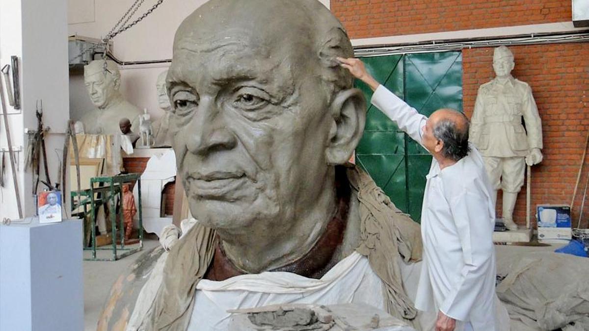 sculptor-ram-sutar,-designer-of-statue-of-unity,-passes-away