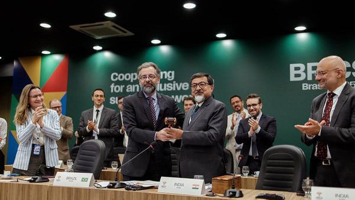 brics-shifts-gears-as-brazil-passes-the-gavel-to-india-amid-global-tensions-and-ambitious-goals