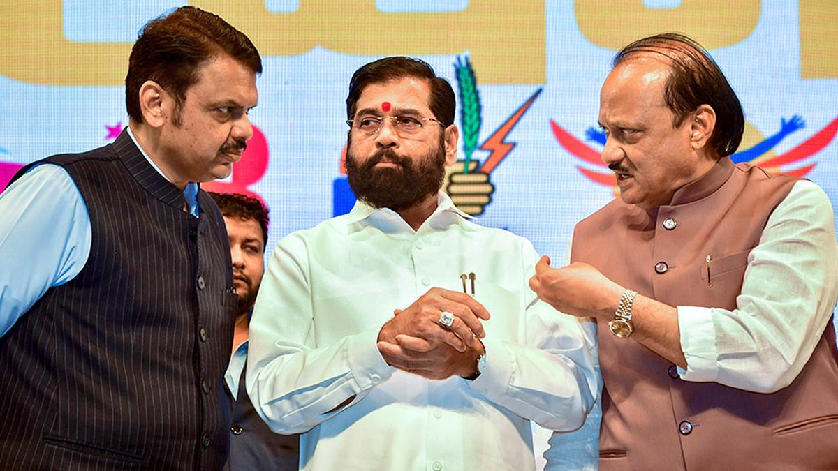 sculptor-ram-sutar-death:-maharashtra-cm-devendra-fadnavis,-deputy-cms-pay-tributes