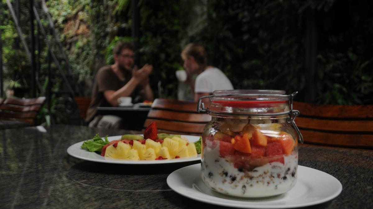 from-sandwiches-to-chocolate-cake:-what-to-eat-at-kochi-muziris-biennale-2025