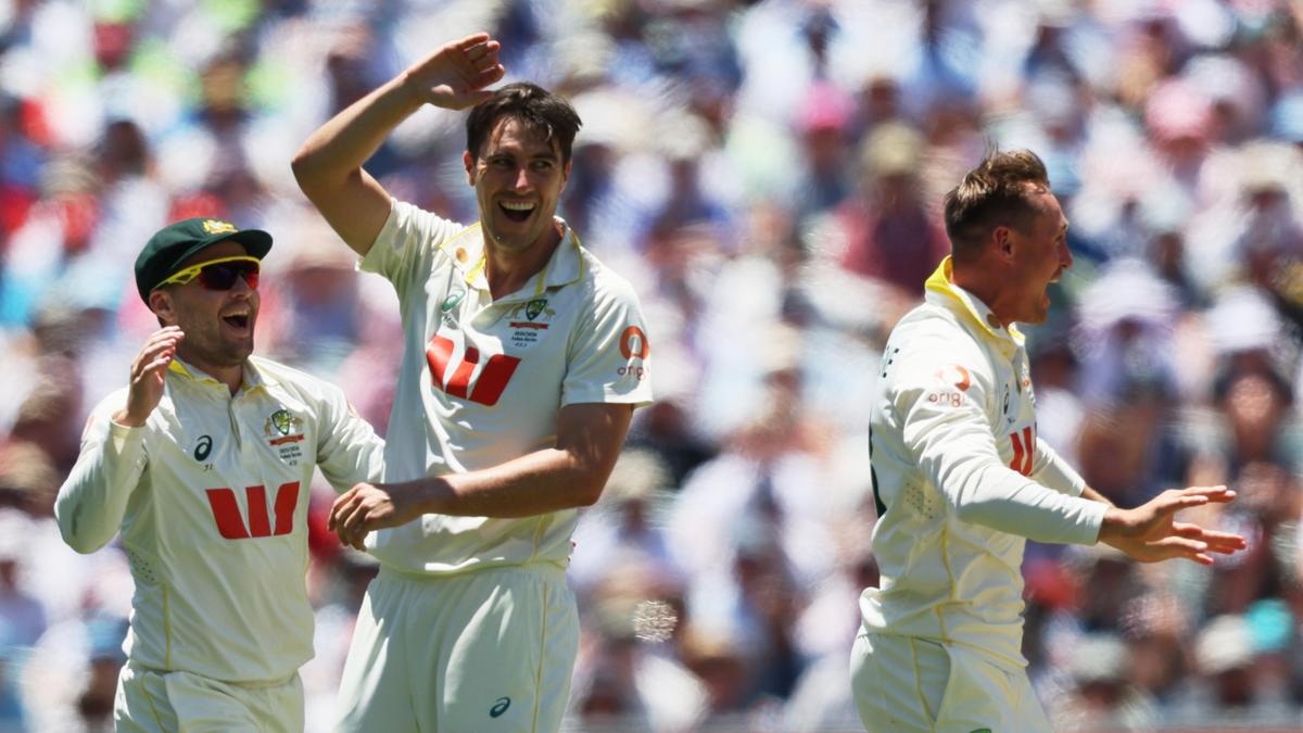 aus-vs-eng-third-test:-england-loses-duckett-in-chase-of-record-435-to-keep-ashes-alive