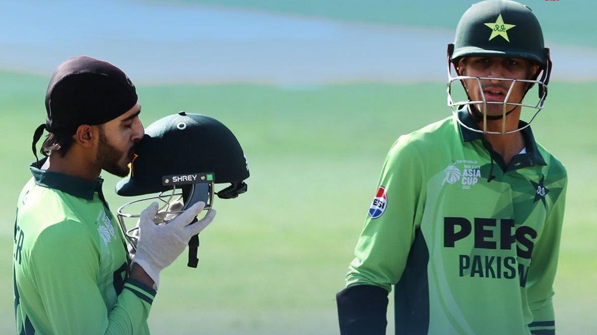 under-19-asia-cup-final:-sameer-minhas-guides-pakistan-to-347/8-against-india