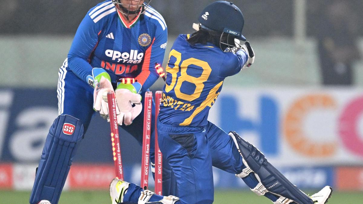 ind-vs-sl-1st-women’s-t20i:-india-restrict-sri-lanka-to-121-for-6