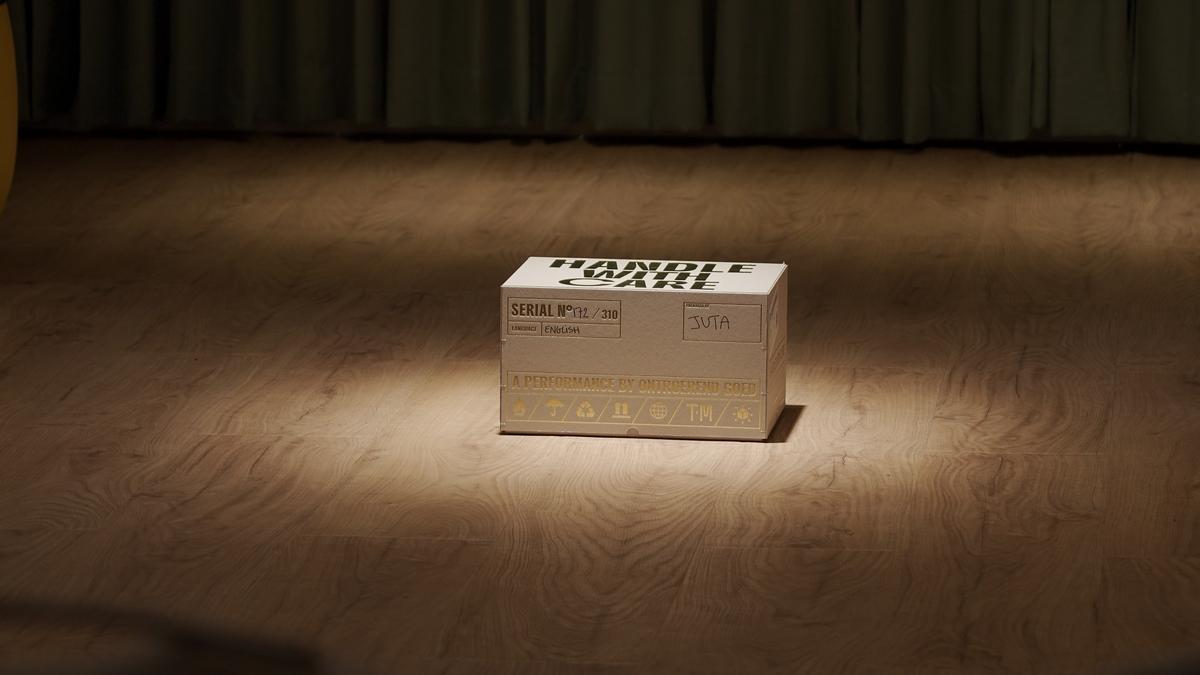 handle-with-care:-a-theatre-show-where-the-audience-performs