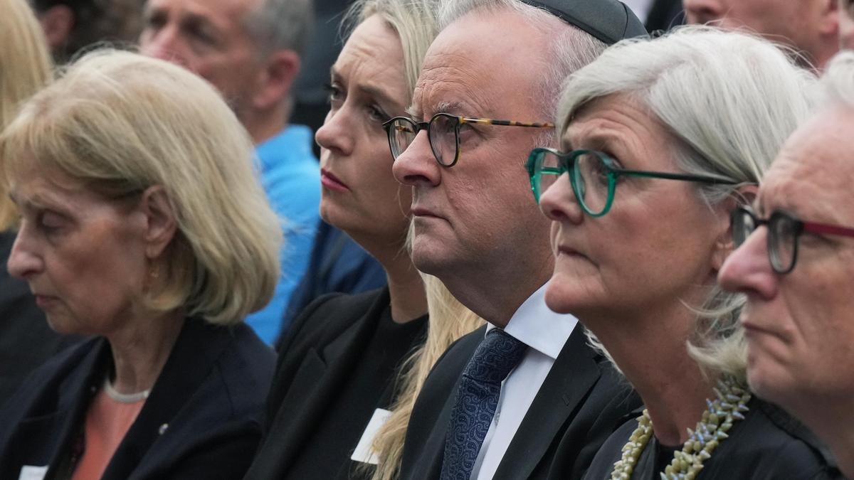 australia-poised-to-approve-sweeping-new-gun-laws,-protest-ban