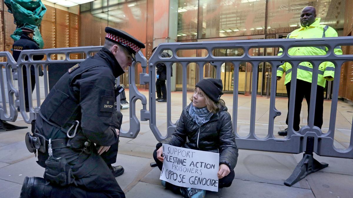 greta-thunberg-arrested-in-london-while-supporting-hunger-striking-pro-palestinian-activists