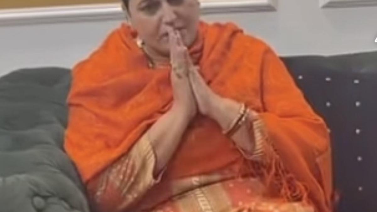 bjp-councillor-apologises-for-her-learn-hindi-remark