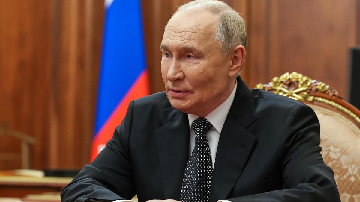 ukraine-drone-attacks-target-moscow-at-night,-spark-industrial-fire-in-tula,-says-russia