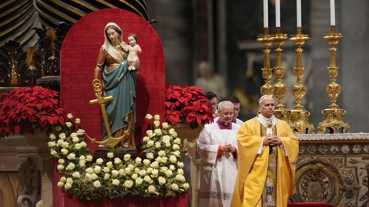 faithful-return-to-bethlehem,-pope-leo-xiv-celebrates-his-first-christmas-eve-mass-at-st-peter’s