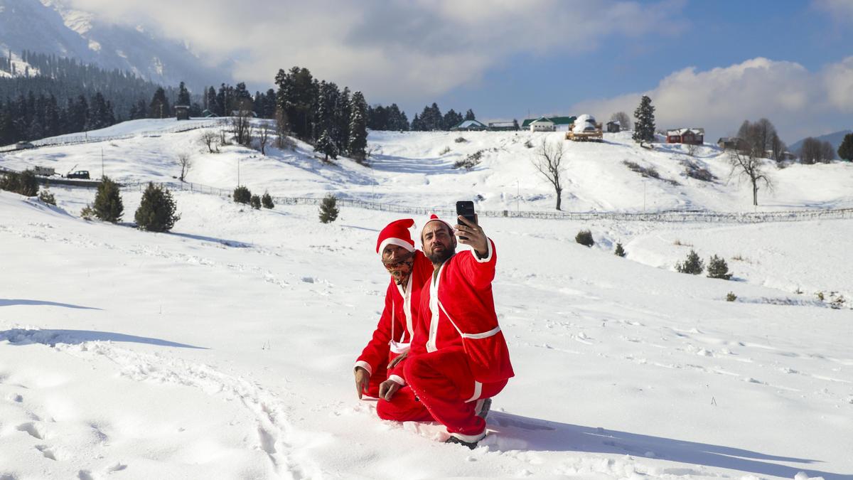 this-winter,-christmas-festivities-liftspirit-of-moribund-kashmir-tourism