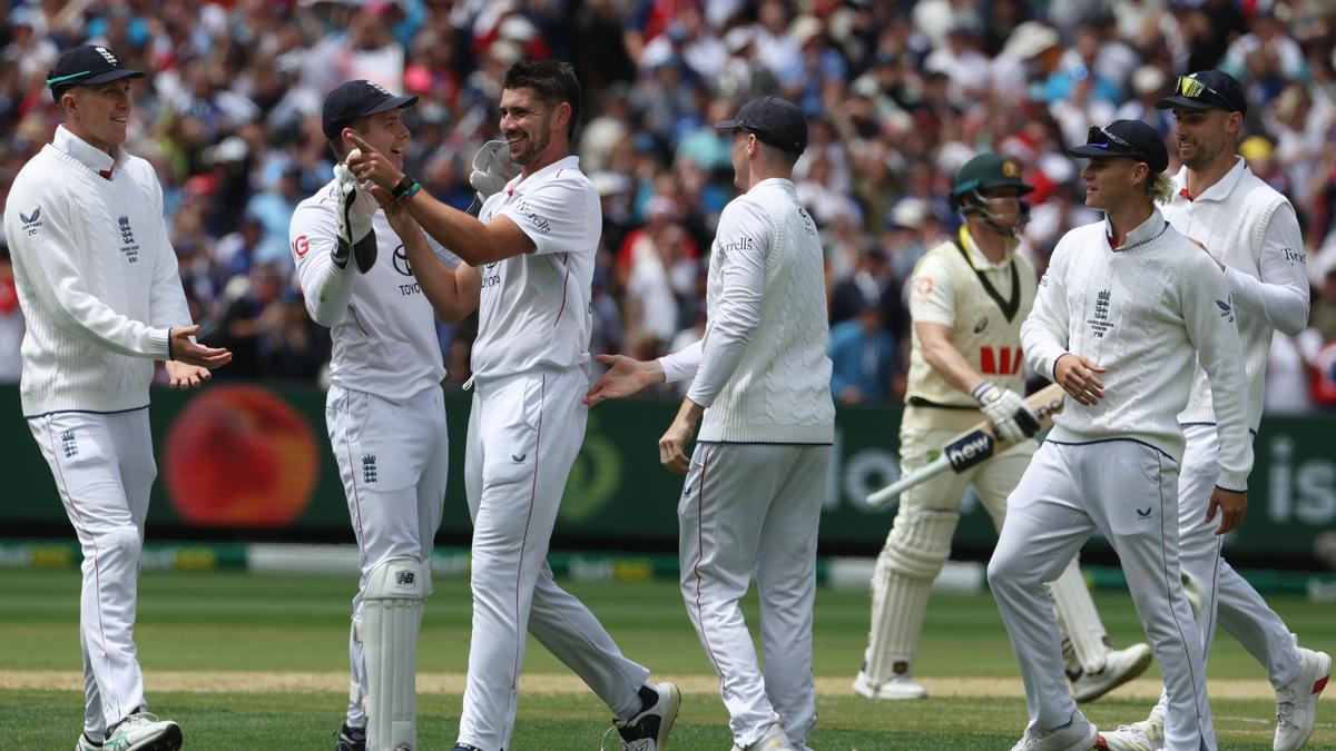 ashes-4th-test:-australia-all-out-for-152-as-england-takes-charge