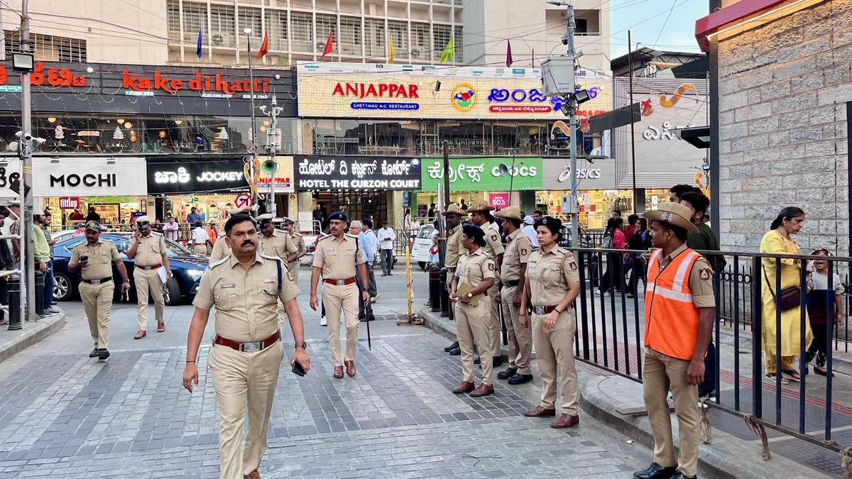 new-years-eve-in-bengaluru:-all-you-need-to-know-about-traffic-diversions,-parking-restrictions,-metro-and-bus-timings