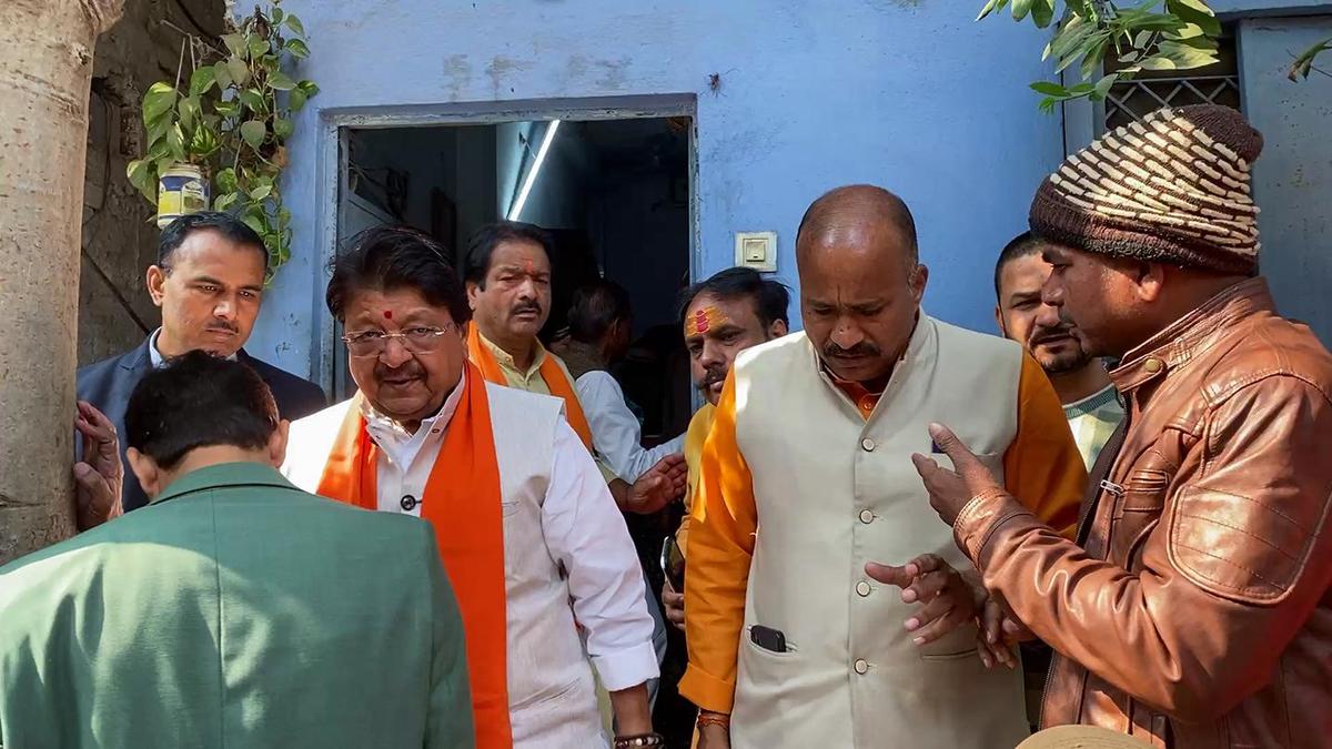 indore-water-contamination:-official-suspended-over-reference-to-ghanta-row