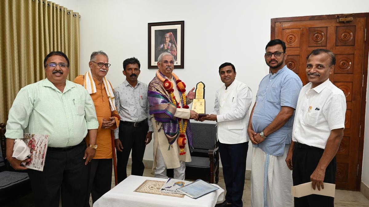 karnataka-urges-kerala-governor-to-reject-malayalam-language-bill