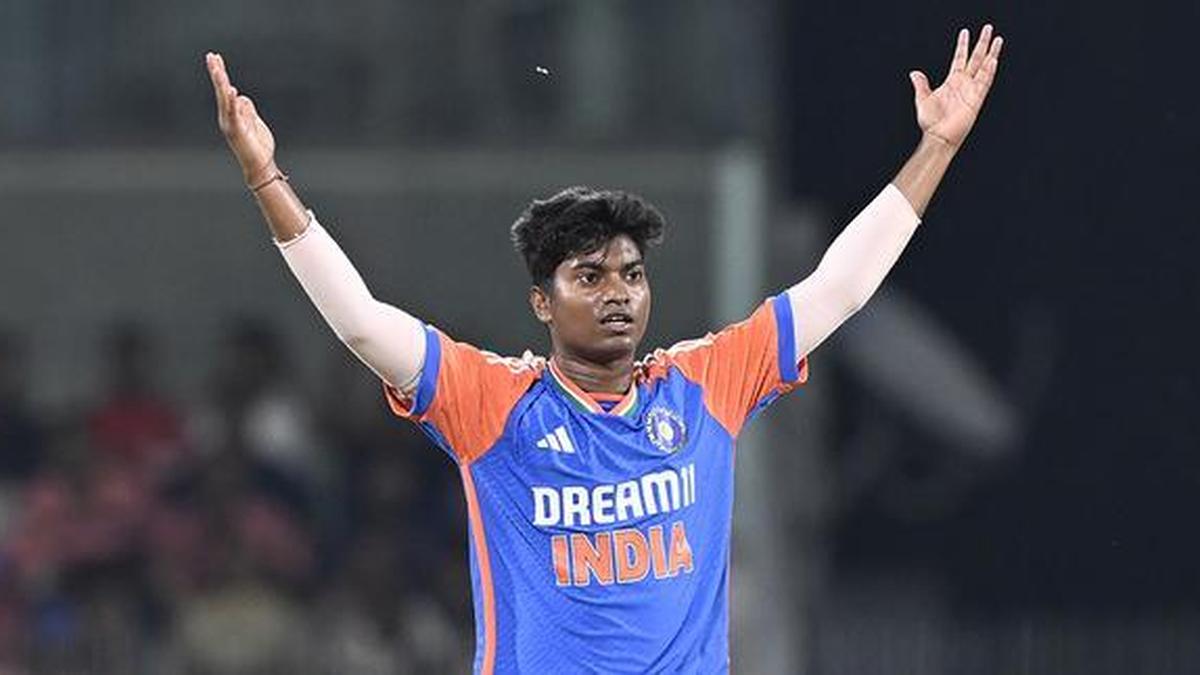 pooja-vastrakar-out-of-action-for-two-weeks-due-to-hamstring-injury,-says-rcb-head-coach