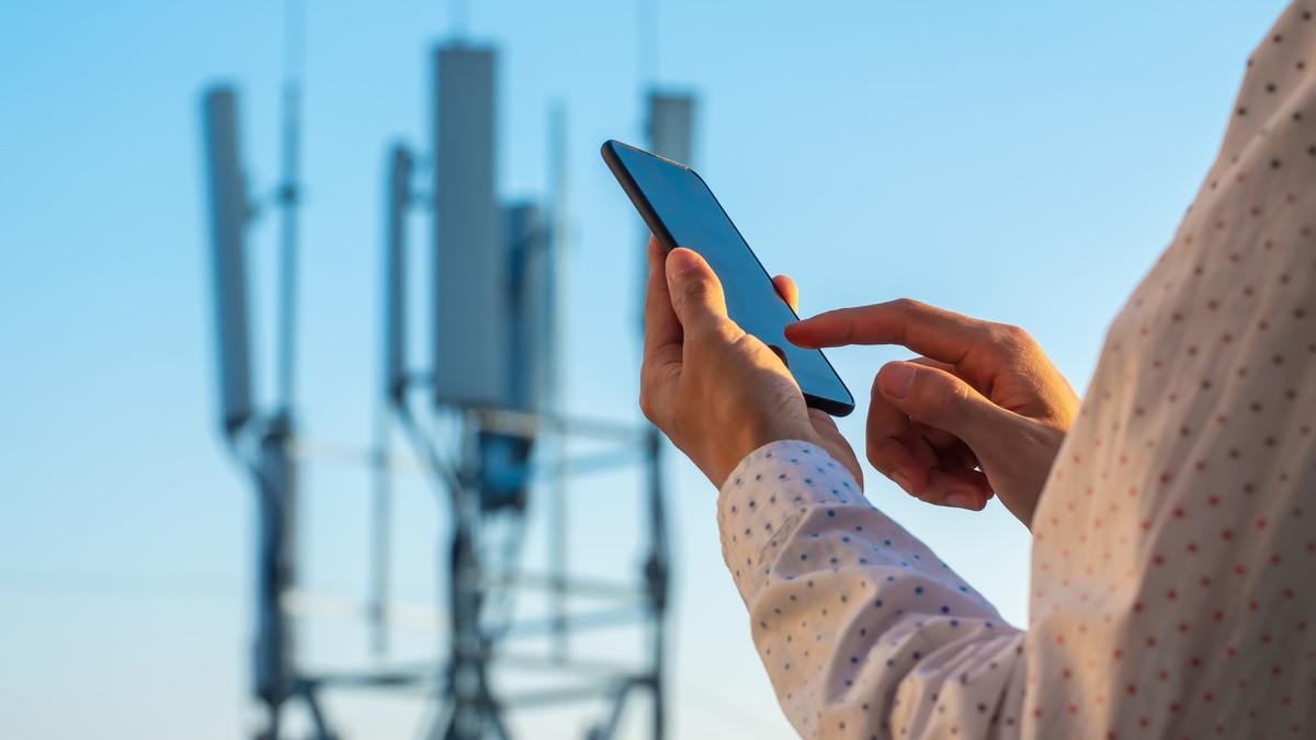 centre-proposes-smartphone-makers-give-source-code-in-security-overhaul