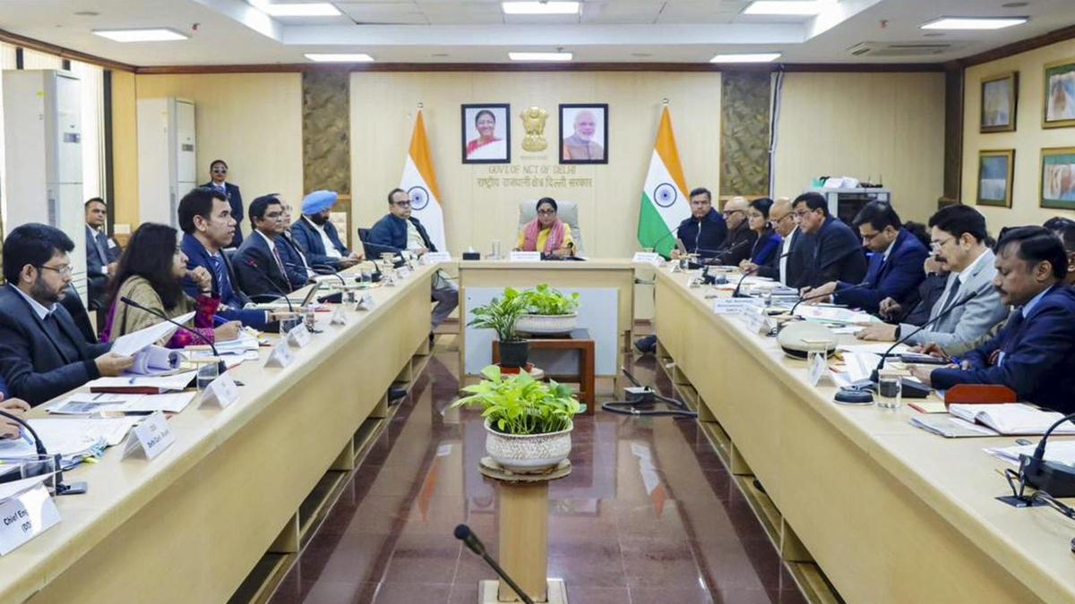 Severe anti-pollution curbs back as air quality worsens