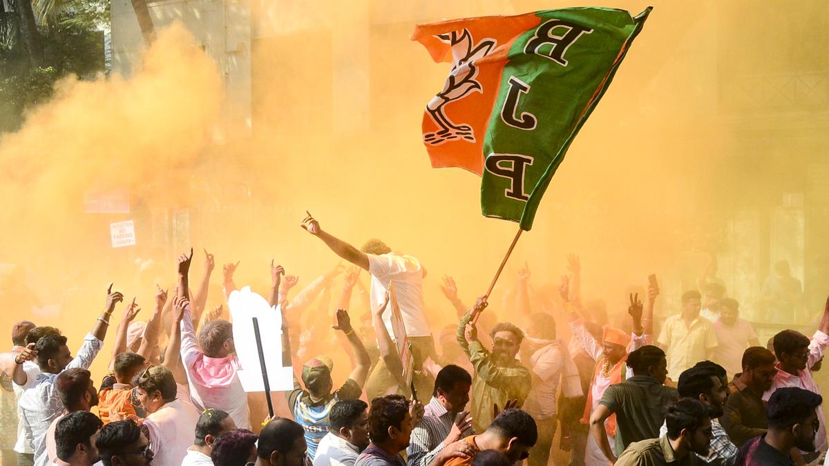 day-after-mahayuti-victory-in-civic-polls,-maharashtra-cabinet-clears-key-infra-and-transport-decisions