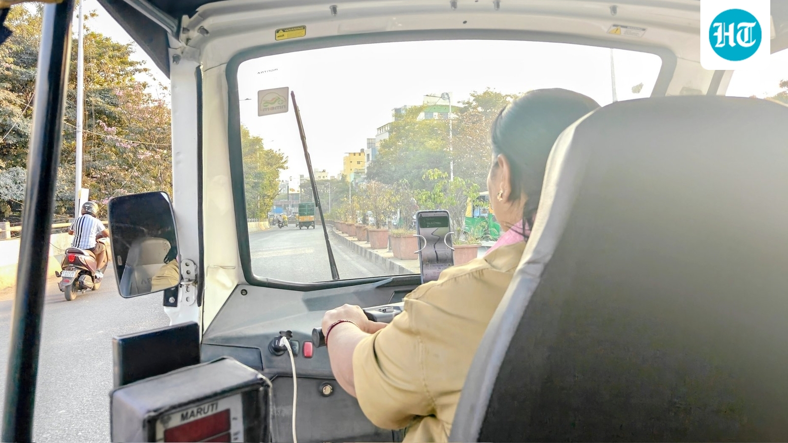 whole-ride-felt-wholesome:-bengaluru-commuter-recalls-meeting-woman-auto-driver-earning-45,000-a-month