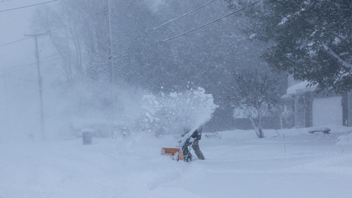 massive-100-vehicle-pileup-in-michigan-as-snowstorm-moves-across-us.