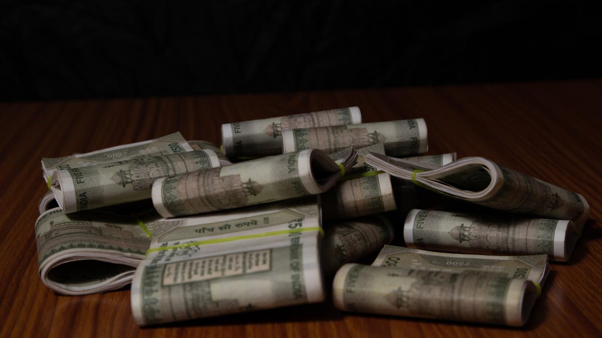 rupee-falls-8-paise-to-9098-against-us.-dollar