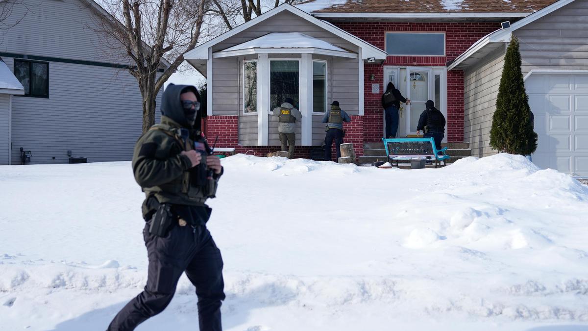 immigration-officers-assert-sweeping-power-to-enter-homes-without-judges-warrant,-says-memo