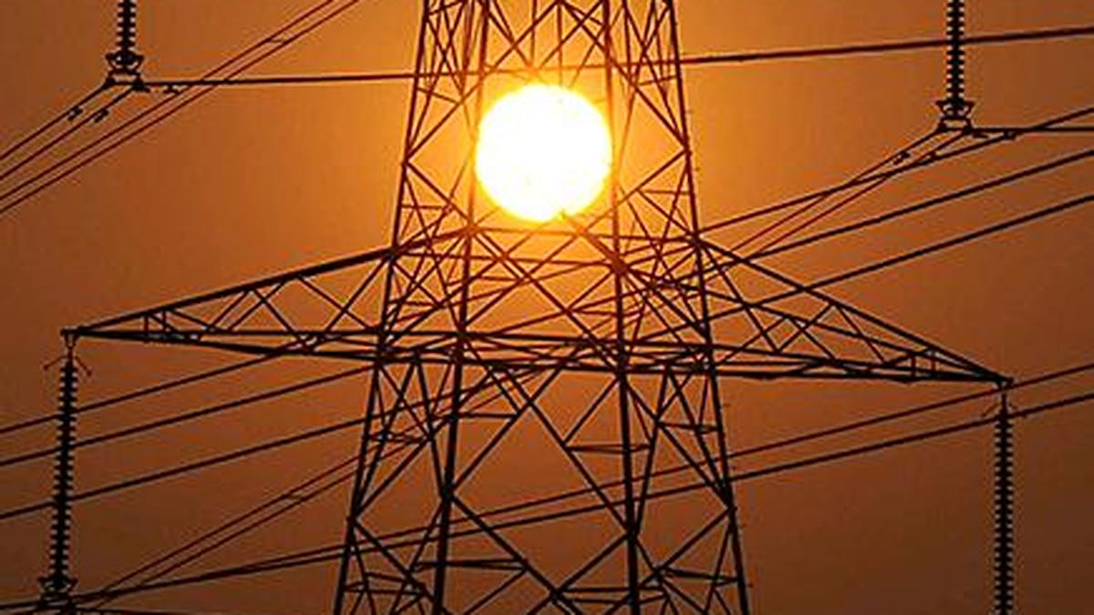 indias-power-transmission-network-scales-past-5-lakh-circuit-kilometres:-power-ministry