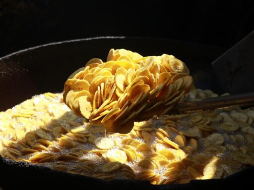 keralas-iconic-banana-chips:-a-must-try-edible-souvenir-for-tourists
