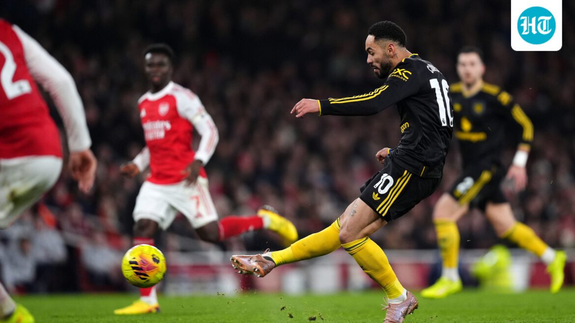 arsenal-rocked-by-manchester-united,-aston-villa-rekindle-premier-league-title-bid