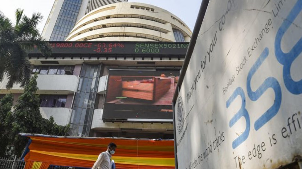 Market Opening Bell: Sensex sheds 225 points, Nifty holds 25,400, IT stocks under pressure