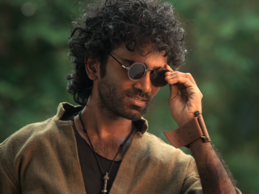 love-insurance-kompany-movie-review:-pradeep-ranganathans-lik-able-futuristic-rom-com-loses-its-edge