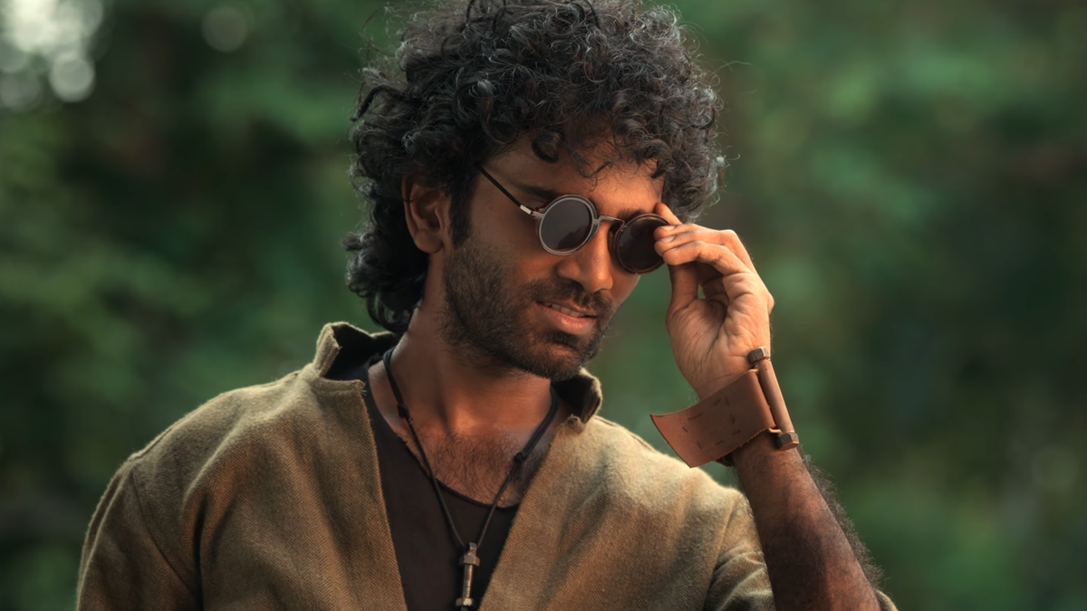 love-insurance-kompany-movie-review:-pradeep-ranganathans-lik-able-futuristic-rom-com-loses-its-edge