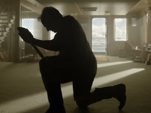 tom-cruise-transforms-into-old,-balding-man-with-beer-belly-in-alejandro-inarritu’s-digger,-earns-standing-ovation